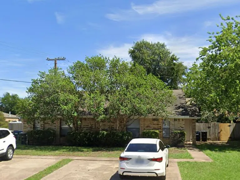 616 Navarro Dr — Photo 1