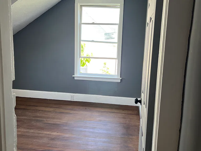 85 Pekin St — Photo 4