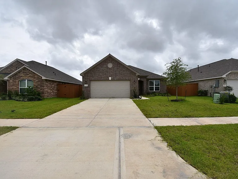 2128 Port Jackson Dr — Photo 1