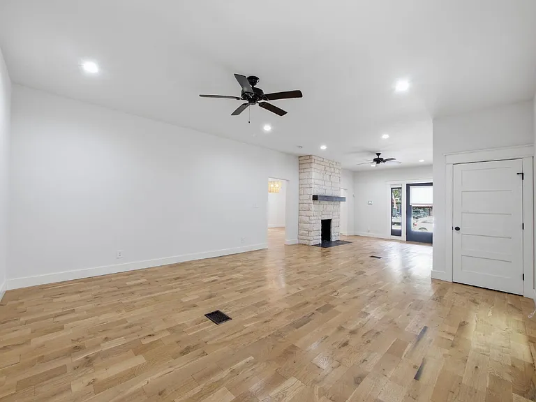 1209 Kings Hwy — Photo 6