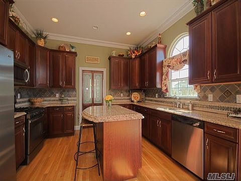 5th image of 6 Minuteman Ct