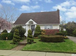 716 Cornell Rd, Franklin Square, NY 11010