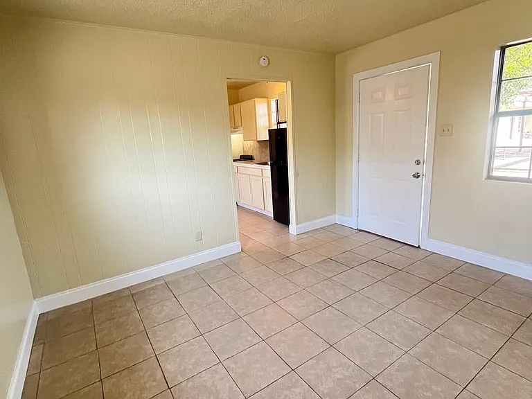 Retama Apartments — Photo 18