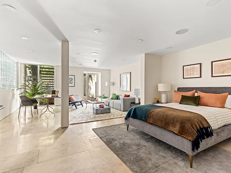 240 E 61st St #1 — Photo 9