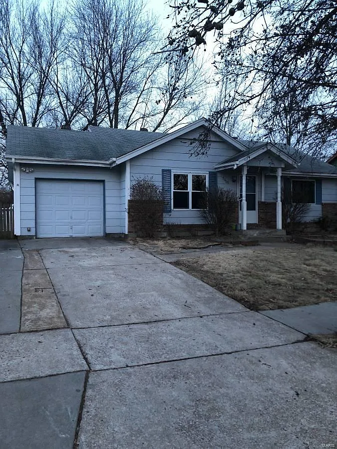 2069 Monks Hollow Dr photo 1