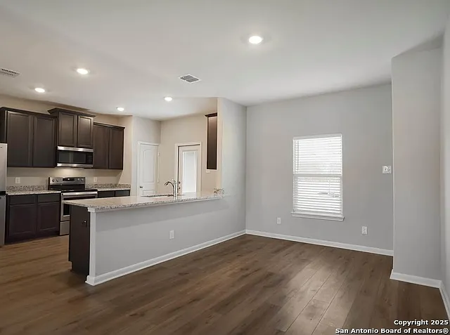 3 bed, 2.5 bath, 1414 sqft, $1,695 — Photo 4