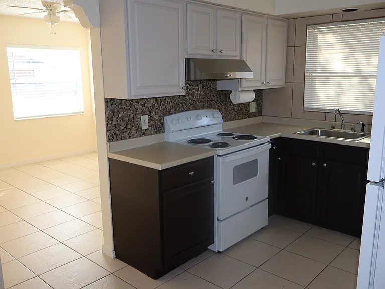 2411 W Lemon St #B — Photo 2