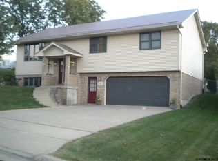 507 1st St SW, Epworth, IA 52045