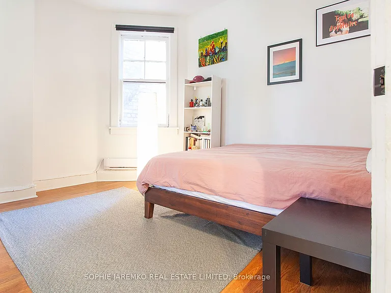 2102A Dundas St W — Photo 7