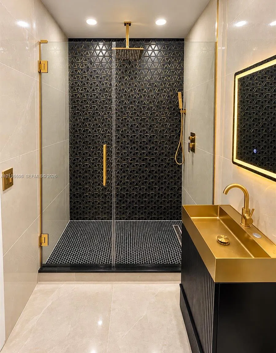 Valencia Village Condo Ph — Photo 1