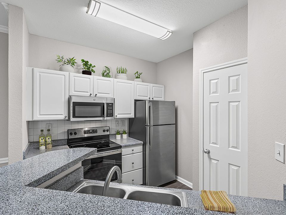 Benton Pointe apartments community photo