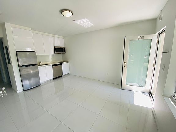 2nd image of 805 15th St #102