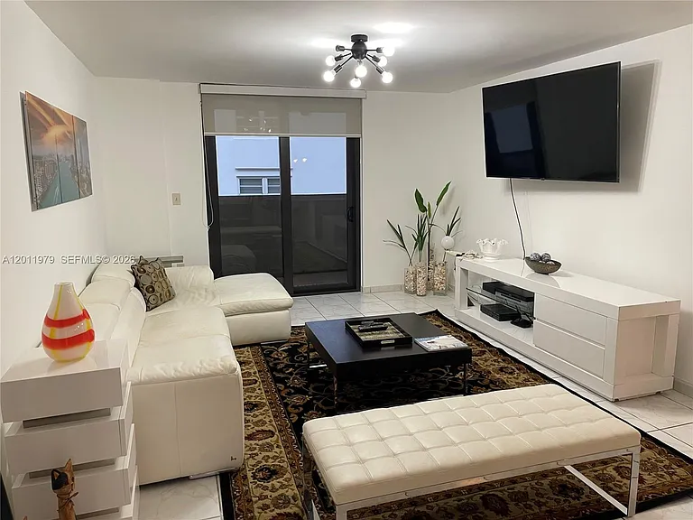 1621 Collins Ave #707 — Photo 5