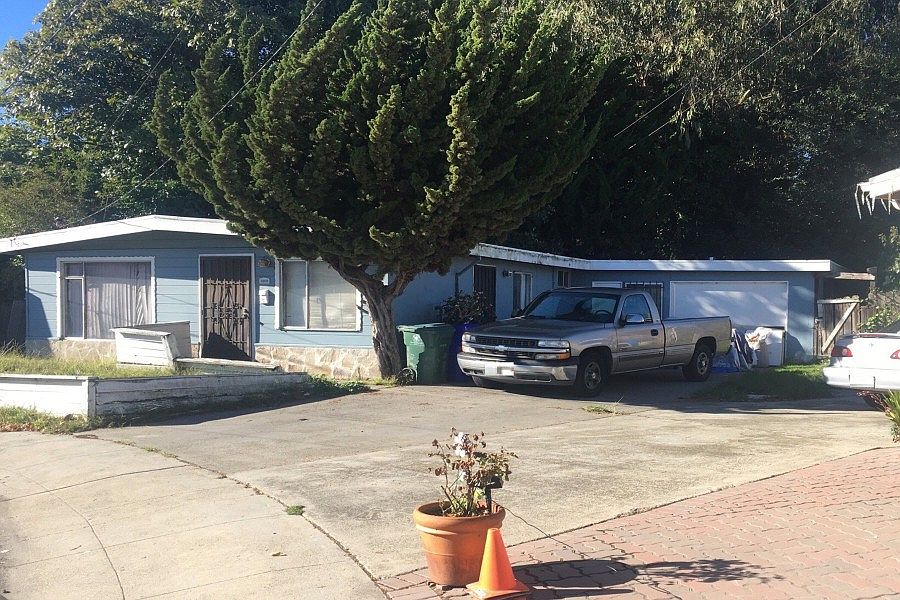 2nd image of 1000 Barbara Ln