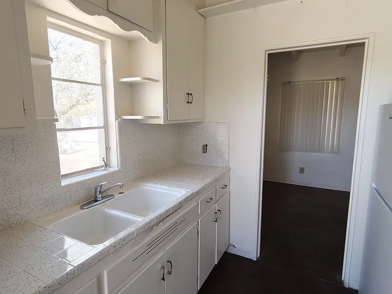 2545 E Water St #D — Photo 6