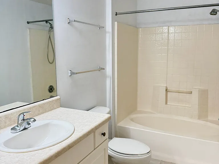 5050 Fairways Cir #E202 — Photo 11