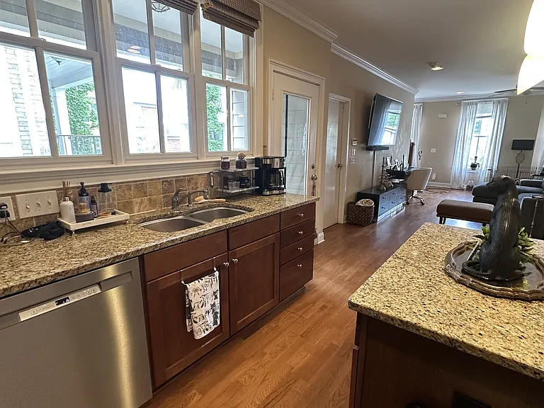 2114 Acklen Ave #305 — Photo 7