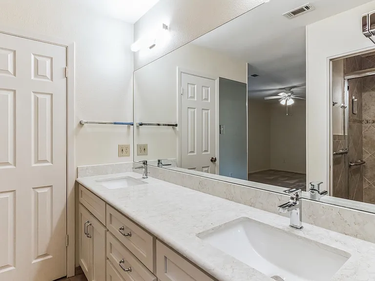2203 Farnswood Cir — Photo 17