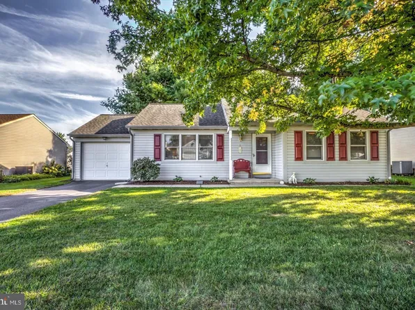 212 Sycamore Ln, New Holland, PA 17557