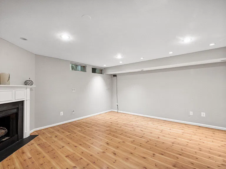 1319 Vintage Pl — Photo 23