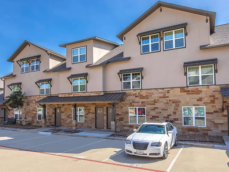 Sierra Condos — Photo 18