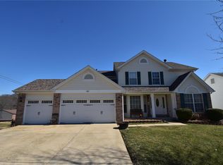 300 Bridle Crest Dr, Fenton, MO 63026