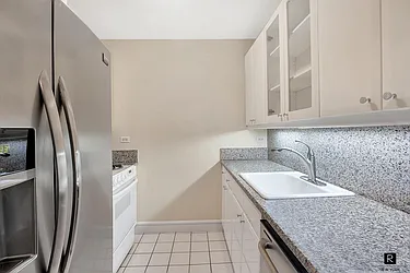 Rented by R New York