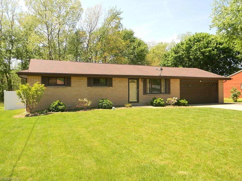 6655 Pinetree Ave NE photo 1