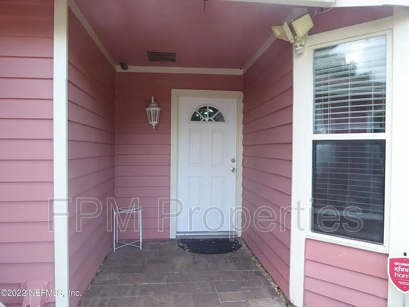 3 bed, 2.0 bath, 1190 sqft, $1,995 — Photo 4