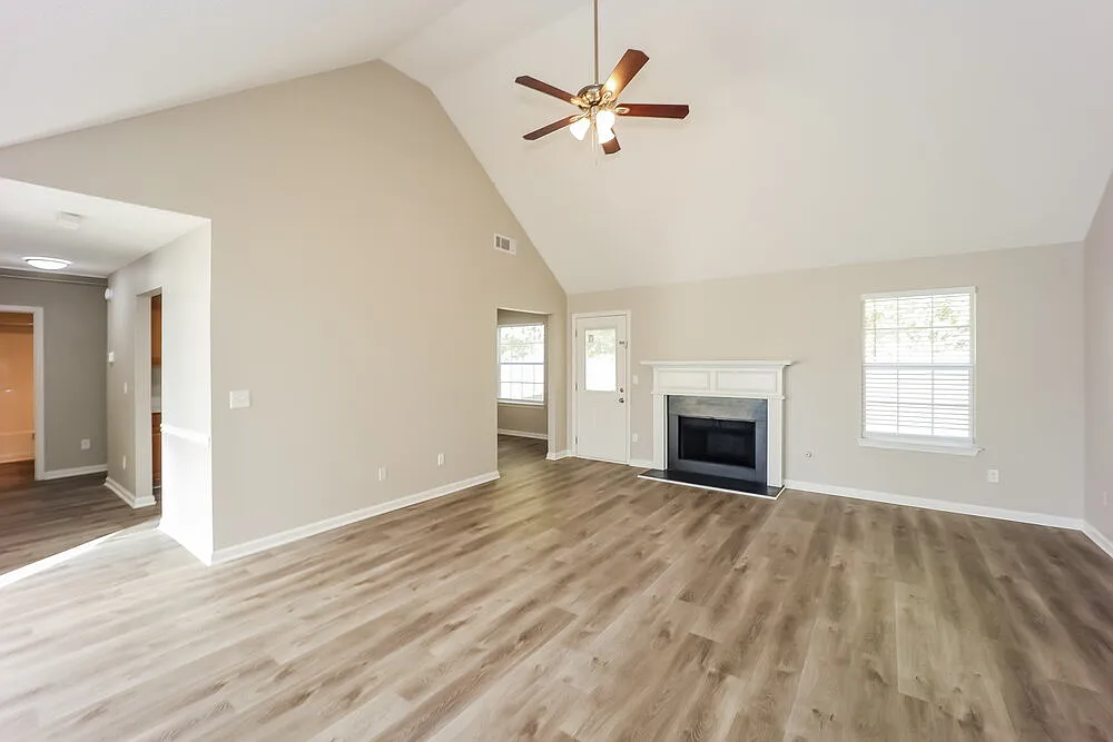 3 bed, 2.0 bath, 1567 sqft, $2,700 — Photo 4
