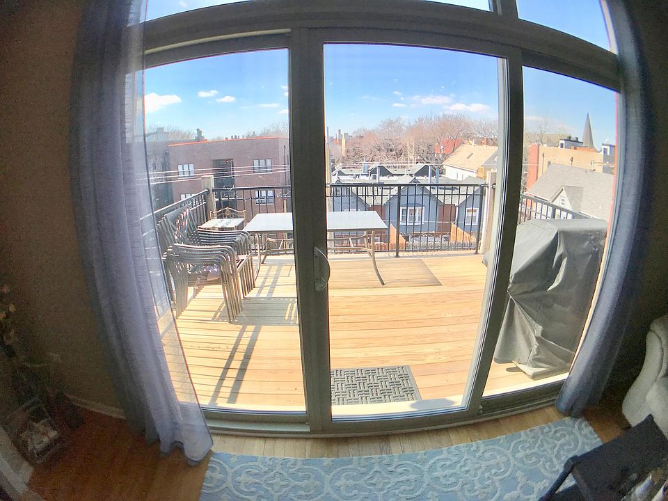 Private deck off of the Livingroom.