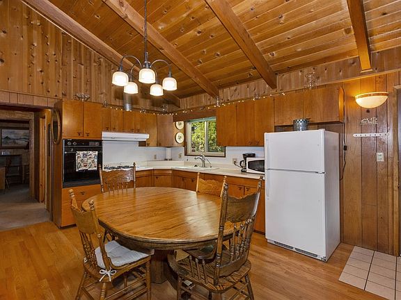 5th image of 707 Dahlia Dr