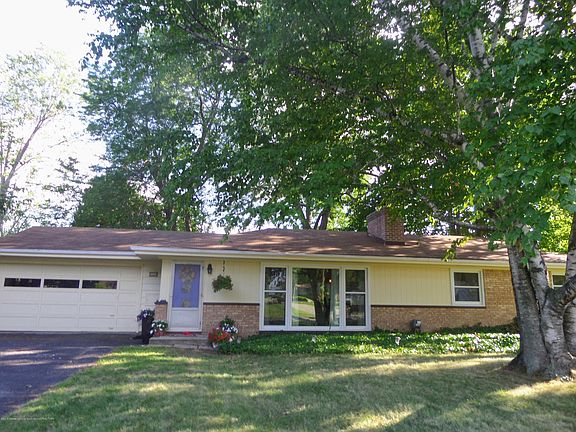 3rd image of 1550 E Woodside Dr