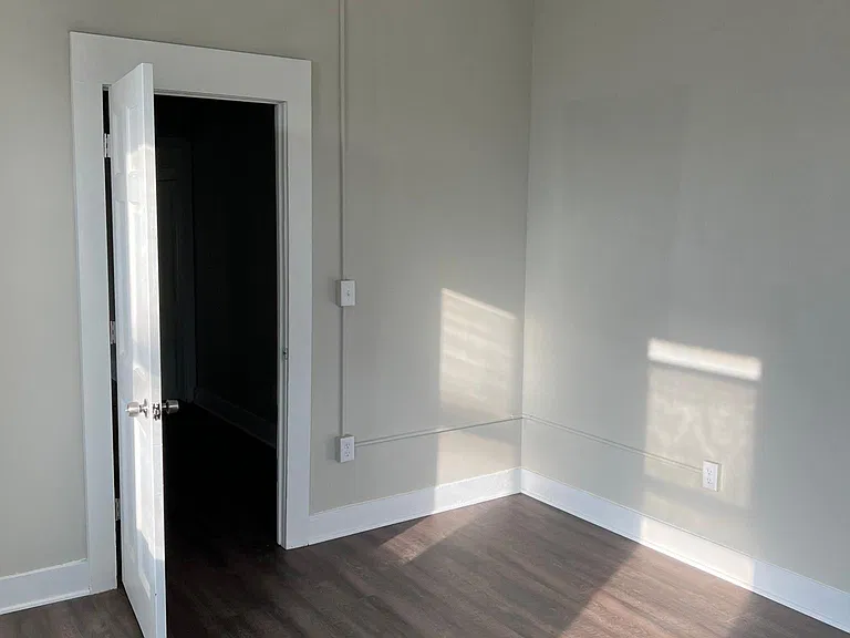 329 Ellicott St #UPPER — Photo 38