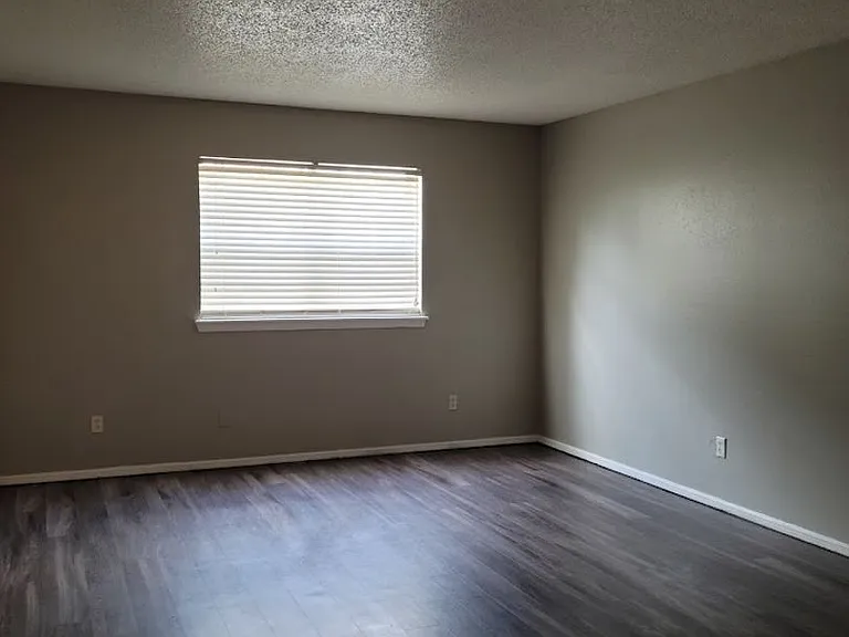 Bryant Grove Apartments — Photo 10