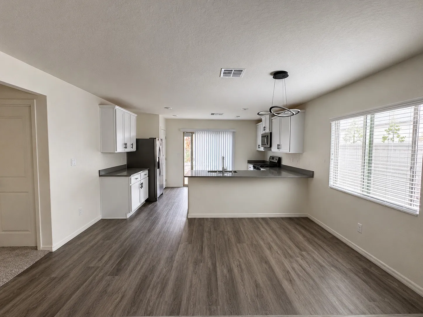 3 bed, 1475 sqft, $2,295 — Photo 3