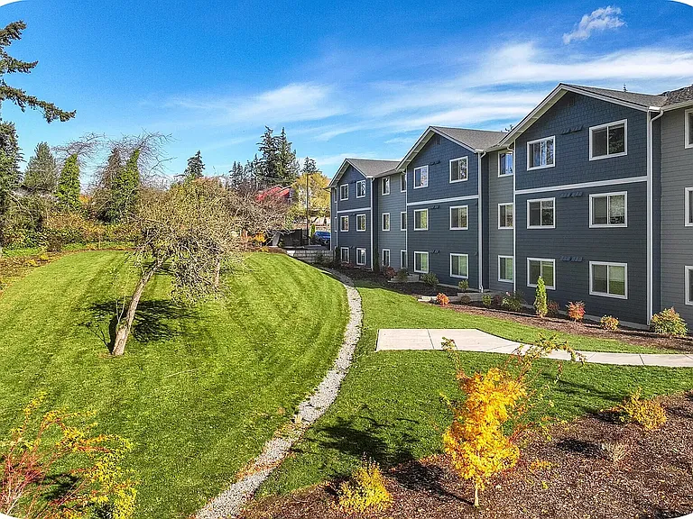 Pacific Pines Apartments — Photo 12