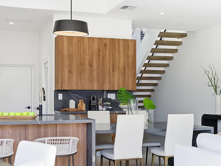 1308 Avocado Isle — Photo 2