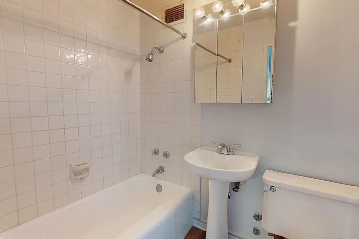Lake Meadows Apartments — Photo 203