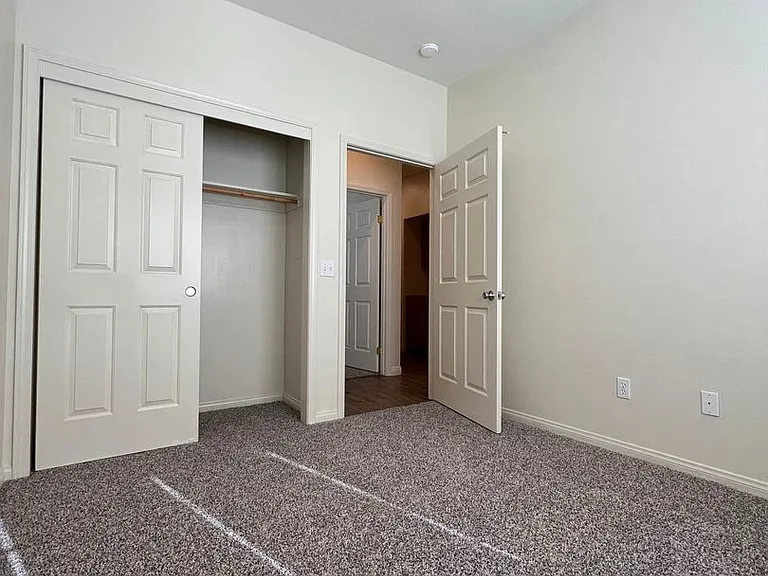 717 Meadow Grove Ct #D — Photo 8