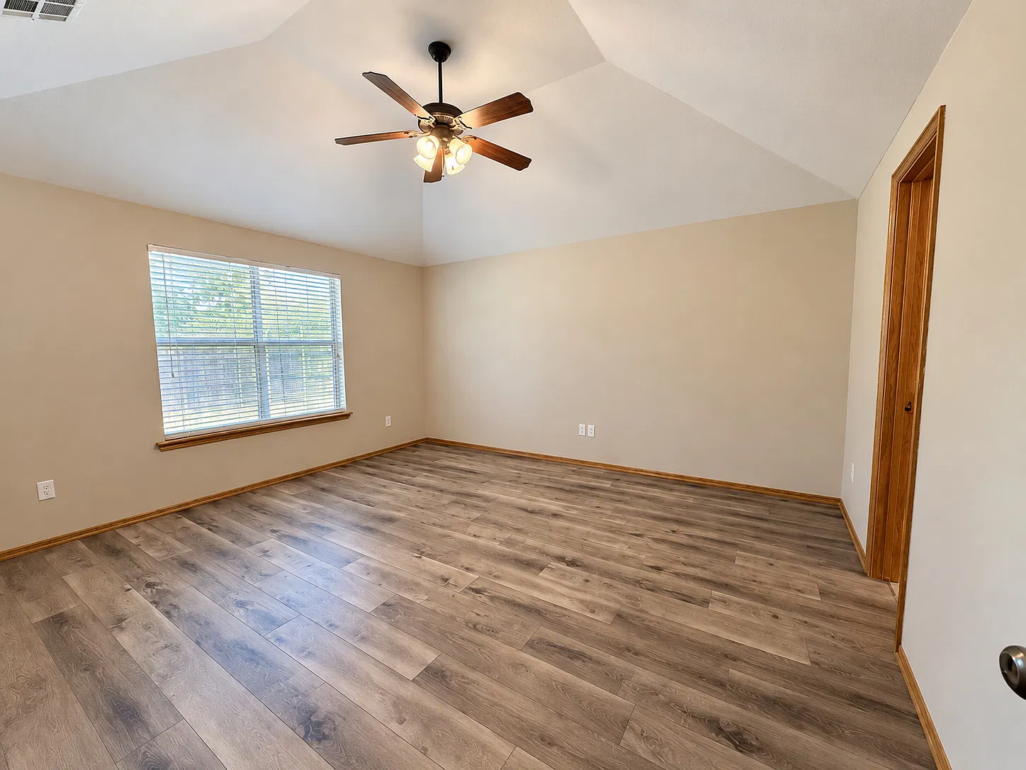 3 bed, 1560 sqft, $1,650 — Photo 3