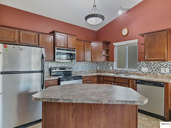 3rd image of 6514 N 143rd St