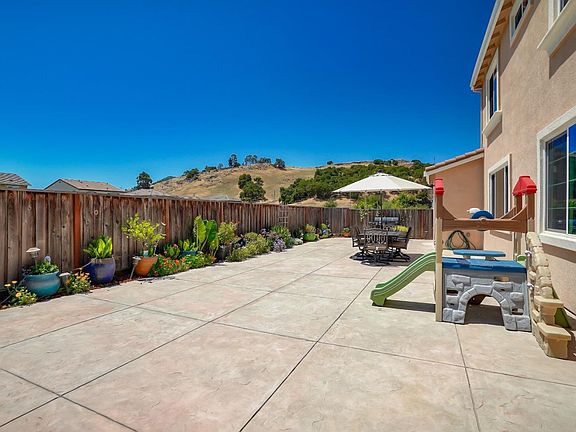 3rd image of 120 Peppermint Ave