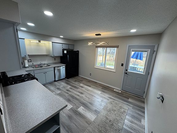 3rd image of 1812 Darrow Dr