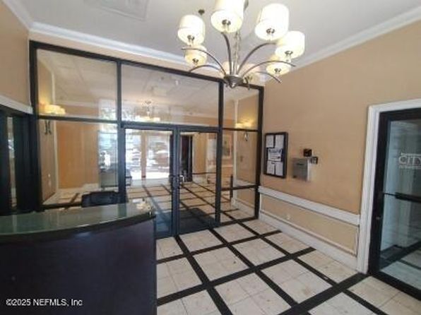 311 E Ashley St #506