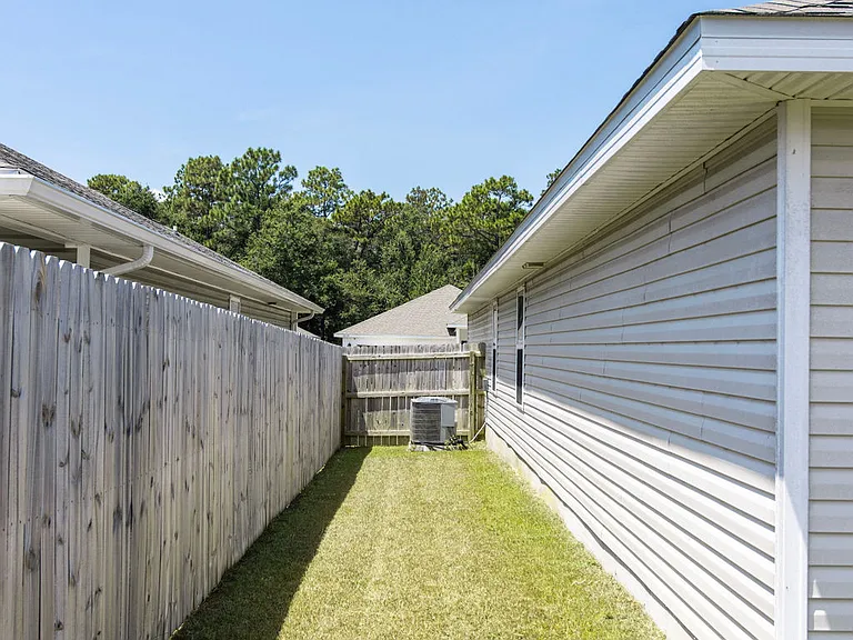 5438 Peach Dr — Photo 32