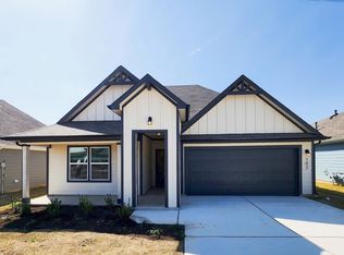 102 Fort Clark Springs Dr, Hutto, TX 78634