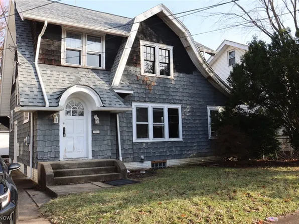 1418 Piper Ct NW, Canton, OH 44703