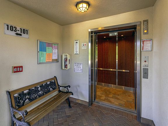 3rd image of 501 Seafarer Cir APT 305