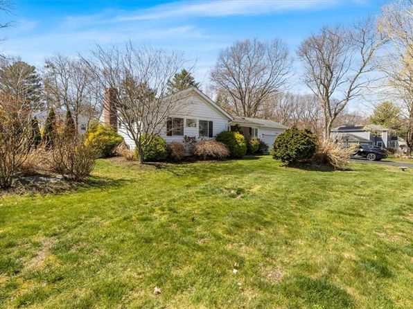29 Christine Dr, Barrington, RI 02806